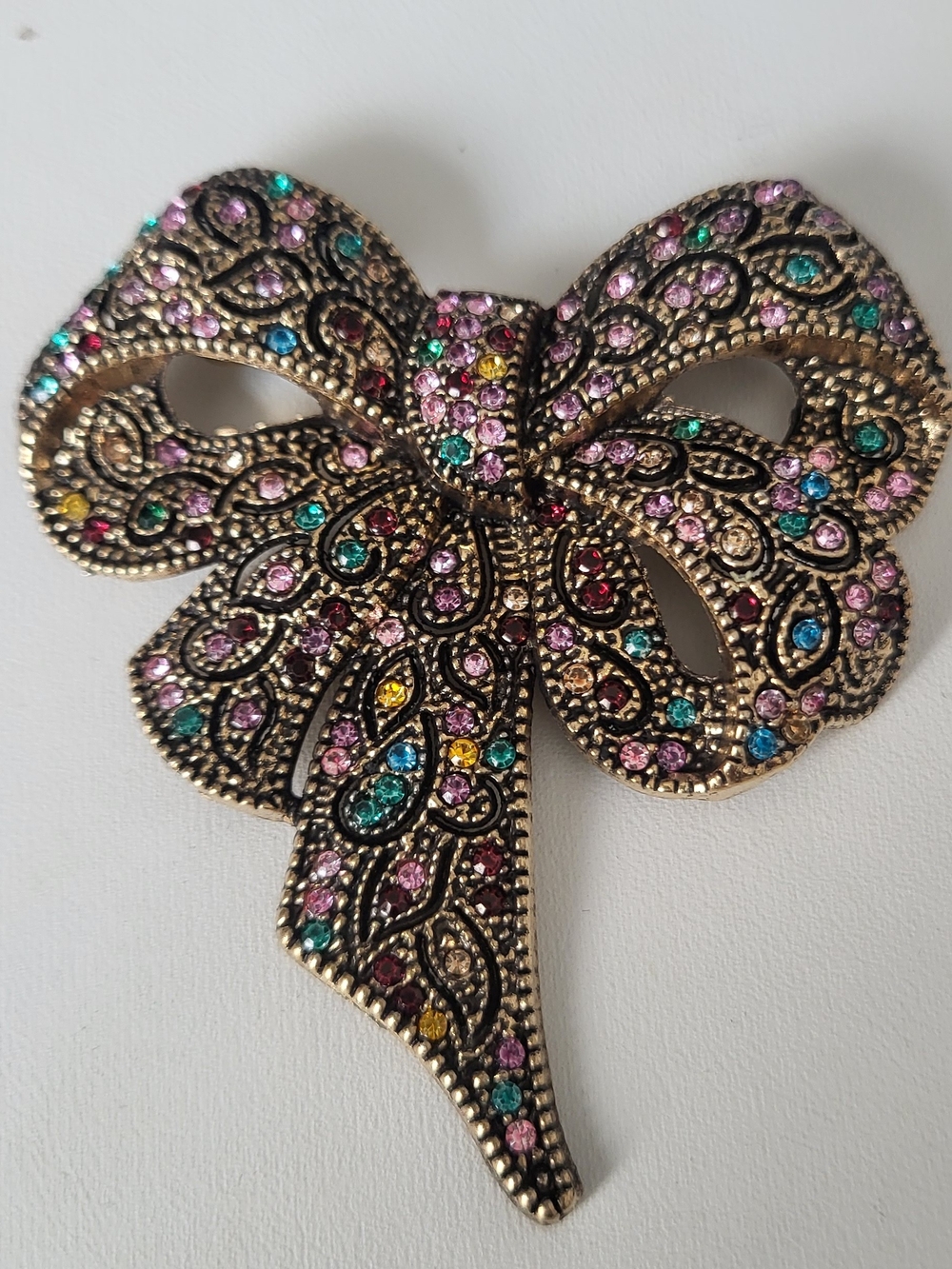 Vintage-Inspired Multicolor Rhinestones Bow Brooch – Women Jewelry